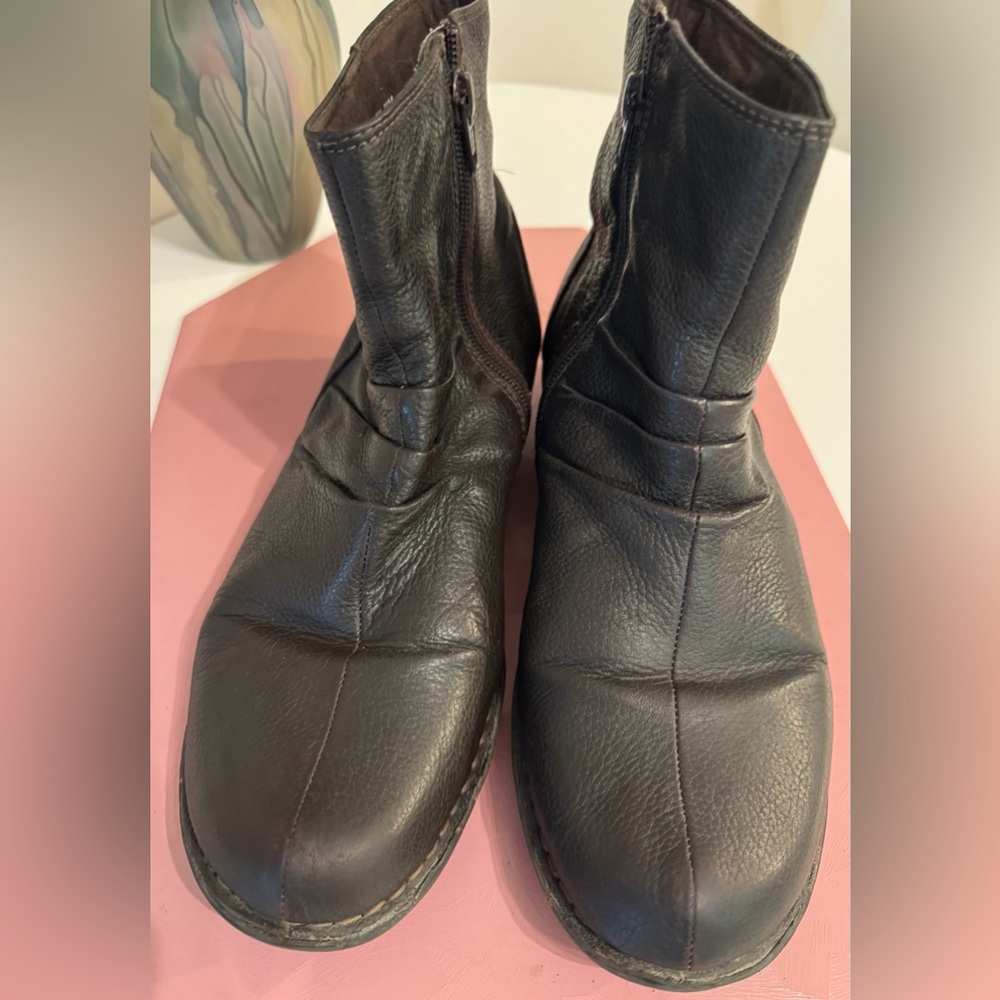 Clarks Dark Brown Leather Women's Mid-Calf Boots Size 10